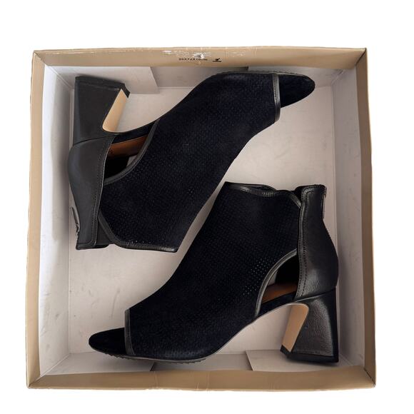 🆕 Donald J Pliner Perforated Block Heel Booties - Picture 6 of 9